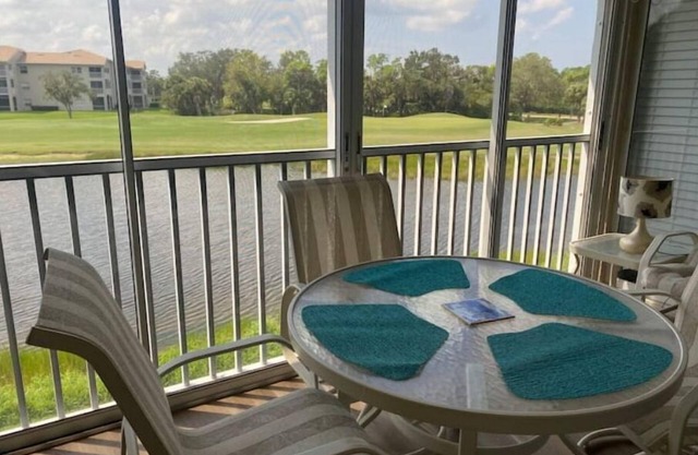 Completely Renovated 2 BR + Den condo @ Stoneybrook CC