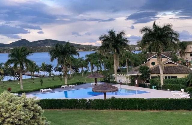 Completo apartamento em Resort na beira da lagoa