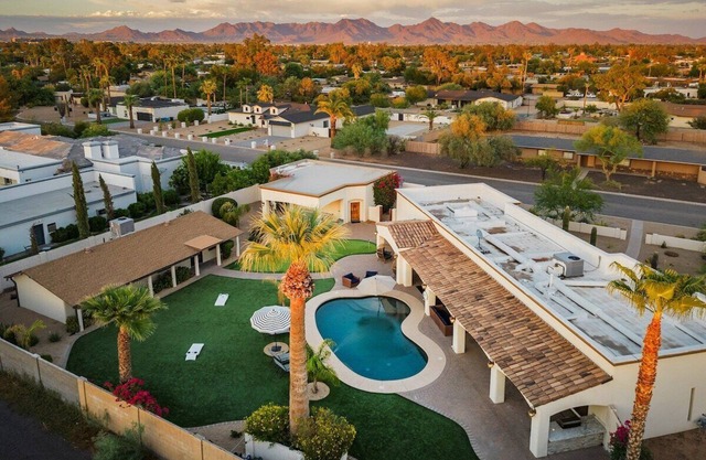 Compound - Pool-HotTub-Golf-Shuffleboard-Outdoor Fun