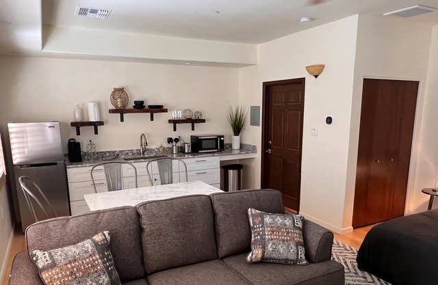 Condo #2 in Historic Phoenix Neighborhood - Steps from Downtown