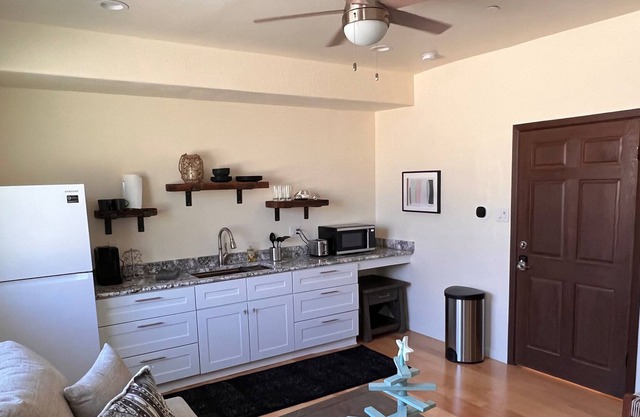 Condo #4 in Historic Phoenix Neighborhood - Steps from Downtown
