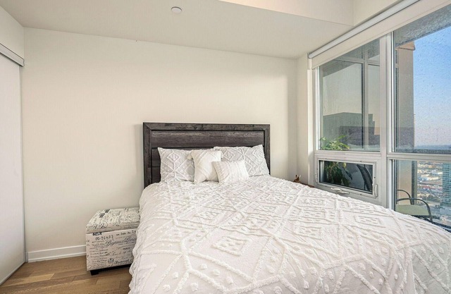 Condo Centrally Located in Downtown Mississauga