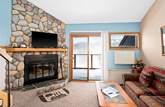 Condo Loft - Small Family Fun with Great Balcony Views