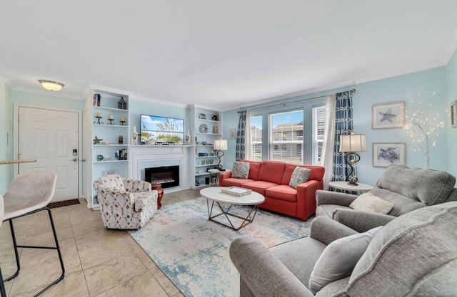 Condo Near Ball Tournament Field with Pool