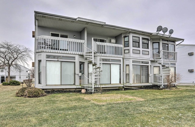 Condo w/Balcony, Dock & Access to Lake Erie