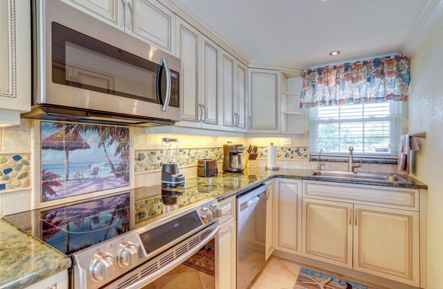 Condo w/ Gulf Access Near Treasure Island Beach!