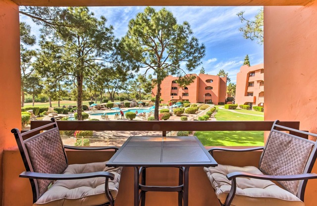 Condo w/Pool Access, 8 Mi to Phoenix Mtn Preserve