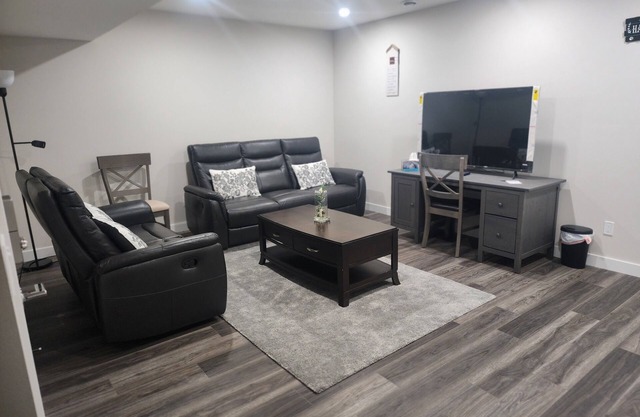 Confort luxury suite 2 bedrooms 2 beds in Airdrie.