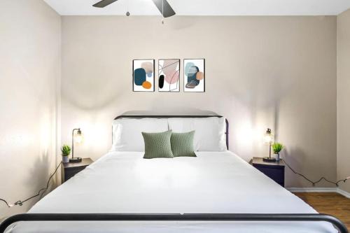 Contemporary 1BR 1Bat Pool Access