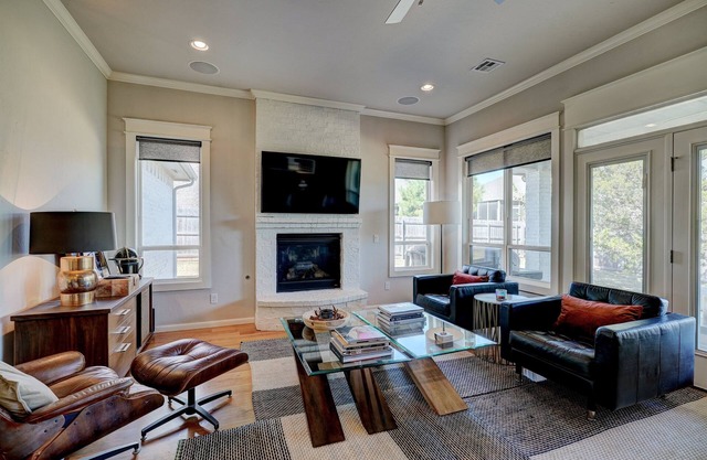 Contemporary 3 BD/2B home in Edmond