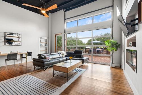 Contemporary 3BR Country Gem Swim Spa & Fire Pit
