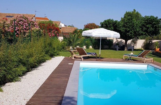 Contemporary air-conditioned house