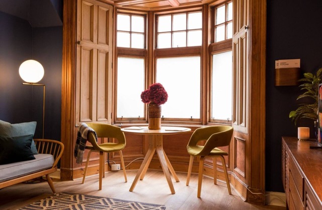 Contemporary Cottage with Free Parking