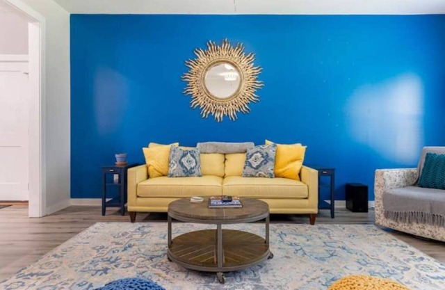 Contemporary Decatur Oasis - 3 BDS/2 BA