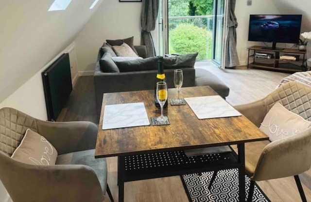 Contemporary Loft Annexe in spacious grounds next to golf club.