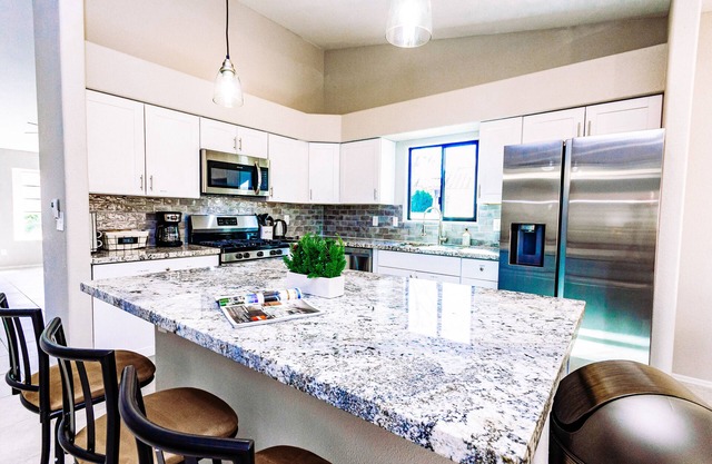 Contemporary Oro Valley Retreat - Mountain Views!