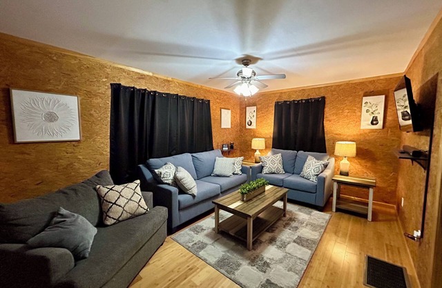 Conveniently Located Modern Home - Downtown-River-Casino-SEMO-Hospital