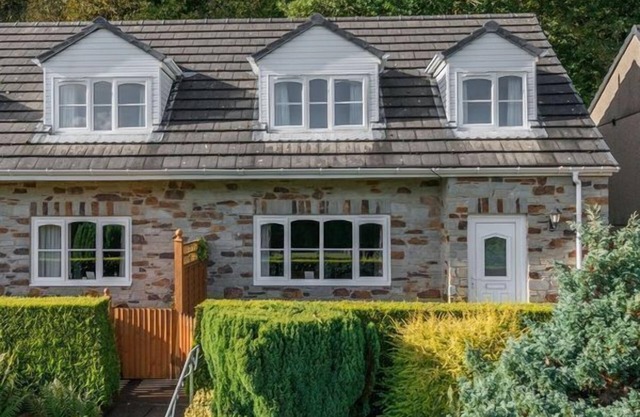 Conveniently located to explore all that Cornwall and Devon have to offer