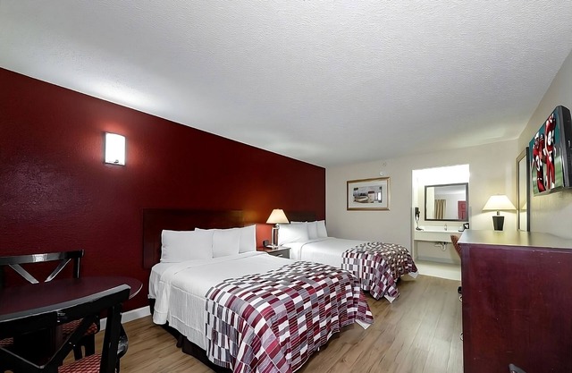 Conveniently To Excellent Transportation! Pet-friendly, Outdoor Pool, Parking!