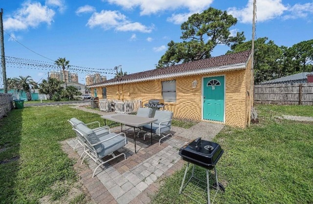 Conveniently located 3 block from beach! Rick Seltzer park restroom & lifeguard