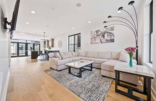 Convention – King Bed – Free Parking – Short North