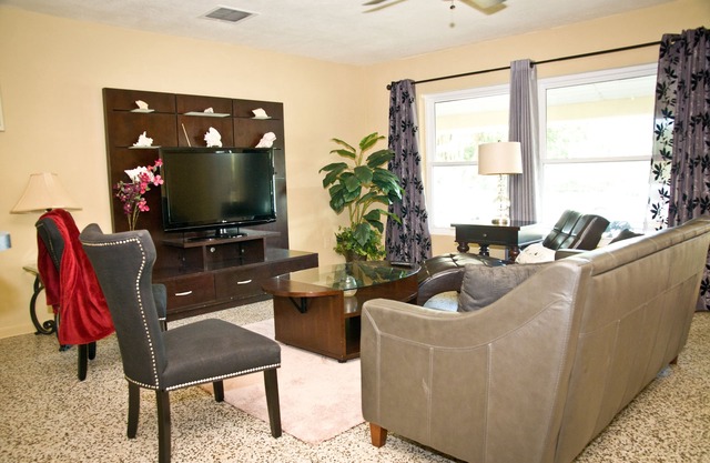 Conviniently located in the heart of beautiful Altamonte Springs. Close to parks