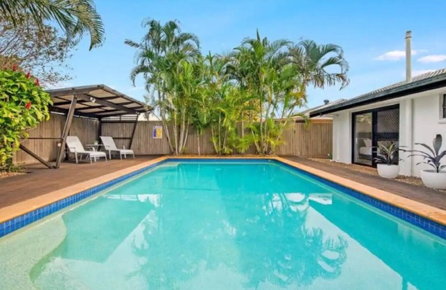 Cool Cabana ~ 5min to Mermaid Beach. Relax in style and sophistication today!