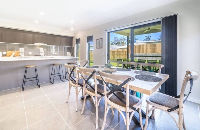 Cool Coomera Family Getaway near Theme Parks