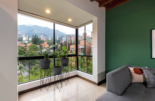 Cool design 2BR Flat in El Poblado with pool & gym