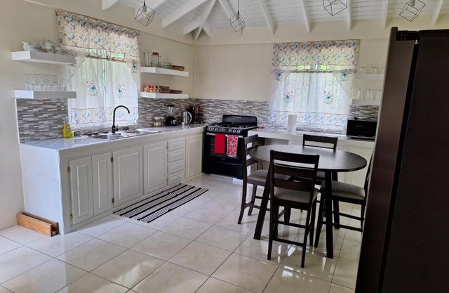 Cool Valley Guesthouse 3mins from Roseau 2bedrooms