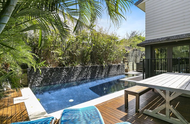 Coolum Beach House 50 metres to the beach - Pet Friendly
