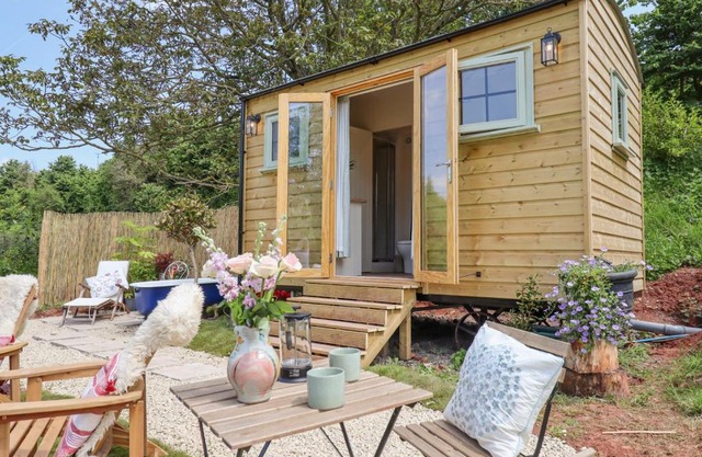 Coombe Valley Shepherd's Hut