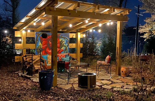 Coop de Ville Cabin Hot Tub on Sky Deck for 2