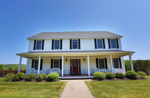 Coop Diamonds Sunrise Estates II - Private bathrooms, Heated Pool, 5 miles to DP