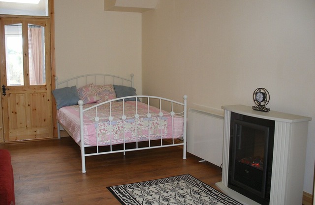 Cooraclare apartment