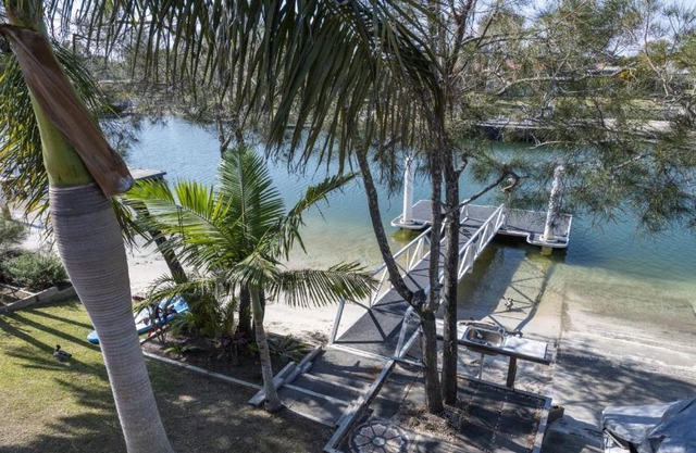 Copacabana House - Absolute Waterfront, Private Jetty