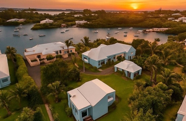 Coral Suite - close to beaches/kayaks/dock/stunning views/EVcharger
