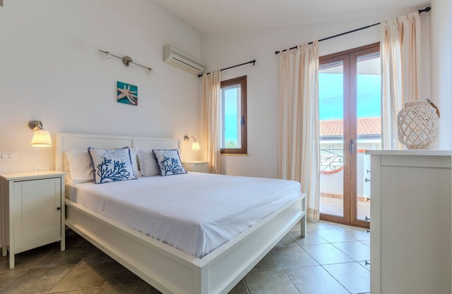 Coralline Apartment - Two Bedroom Apartment, Sleeps 6