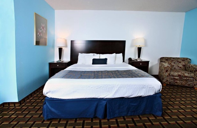 Coratel Inn & Suites By Jasper Newton - 1 King Bed NS