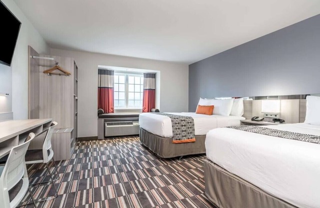 Coratel Inn & Suites by Jasper Rochester-Comfort 2 Queen Bed Non-Smoking