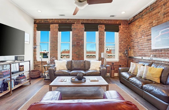 Corner View Broughton Penthouse with FREE Reserved Parking