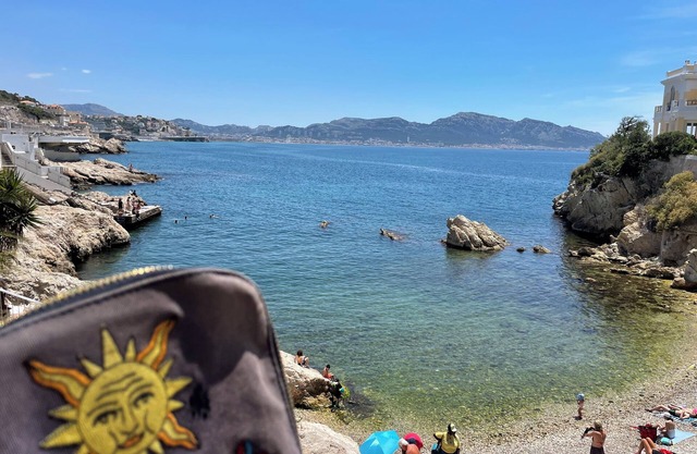 Corniche Kennedy direct to the beach -comfort -neighborhood living -quiet location