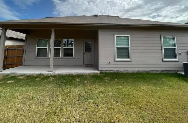 Corporate housing 5 Bedroom, 3 Bath, sleeps 10, Near Tesla Gigafactory Austin TX