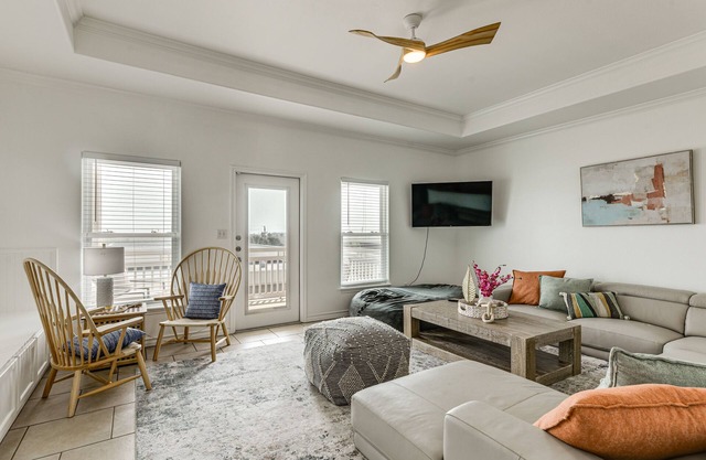 Corpus Christi Condo w/Community Pool, Near Beach