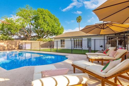 Corrine Family Oasis with Heated Pool & Putting Green
