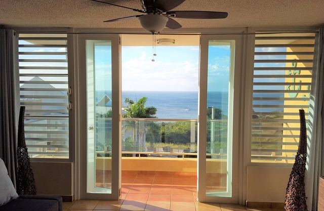 Costa del Mar 2 Bedr/2 Bath, Condo with Breathtaking Ocean View, WiFi, Sleeps 6