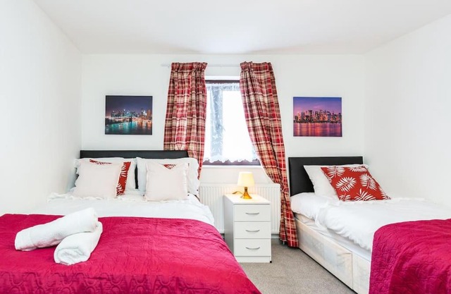 Cosy 2 bedroom house! Dagenham! Free parking