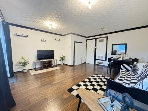 Cosy 2BR with garden 6 mins to Edmonton Green Station