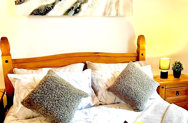 Cosy 3 BDR House Near Manchester City Centre Free WiFi