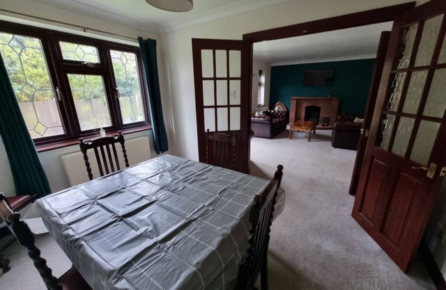 Cosy 4 bed detached house, sleeps up to 7 people
